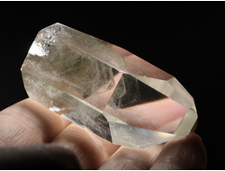 Кварц горный хрусталь с фантомами и хлоритом, кристалл полированный, Бразилия (58*30*27 мм, 68 г) №36861