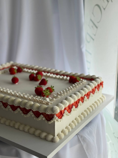 Торт в стиле ламбет с ягодами клубники (9-12кг)