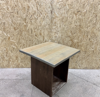 Стол деревянный (квадратный)