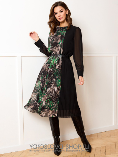 Платье прямого силуэта черно-зеленого цвета с растительным принтом