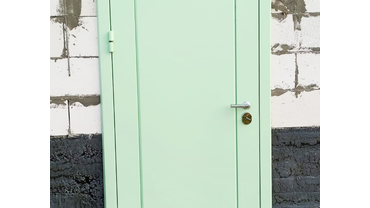 Входная дверь. п. верхние караси