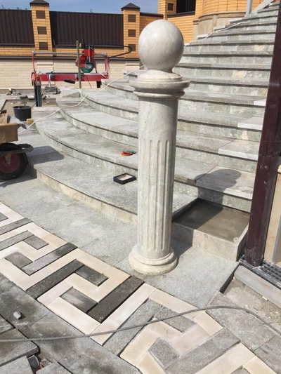 Тумба с узорами резная