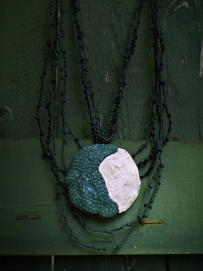 Сказки братьев Гримм. Кулон (колье) из полимерной глины с каплями "росы" - украшение в стиле фэнтези