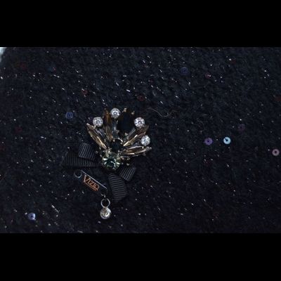 Черная кепка с пайетками и украшением Vizio Италия 8017 W