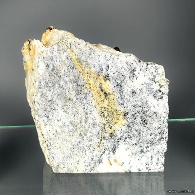 Ильменит, кристалл на полевом шпате. Россия. 140*75*155мм