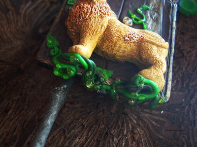 Колье "Аслан. Хроники Нарнии" (пышное колье с подвеской ручной работы)