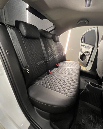 Чехлы "Автопилот" на Skoda Rapid (2014+) [спинка 40/60] (экокожа, прострочка "ромб", цвет черный)