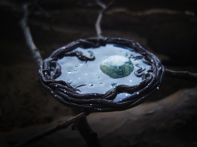 Новогодняя брошь "Таинство снежной Луны"