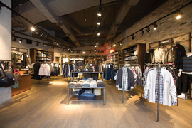 Замена светильников и ламп в магазине г.Казань.