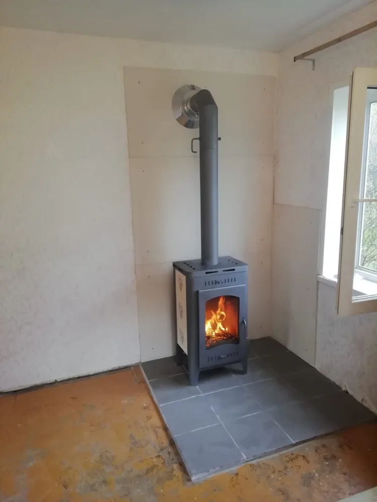 Печь-камин БАВАРИЯ ОПТИМА (Экокамин). Дымоход по улице.