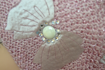 украшения бабочка на вязаном берет фото