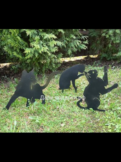 Кошка на задних лапах  - декор металл 36*28см Без проблем можно воткнуть в землю. Служит стильным украшением сада, а так же прекрасно оберегает урожай на грядках от непрошенных птиц. Россия 1798-021173