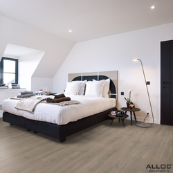 Декор ламината Alloc Original Дуб Пекан 4571 в интерьере комнаты