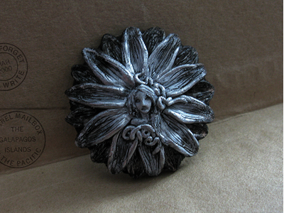 Чёрная брошь с мистическим цветком - "Ночная фея"