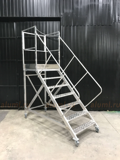 Лестница с площадкой ЛС-1.5 угол 45 гр.