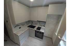 Кухня светло-серая