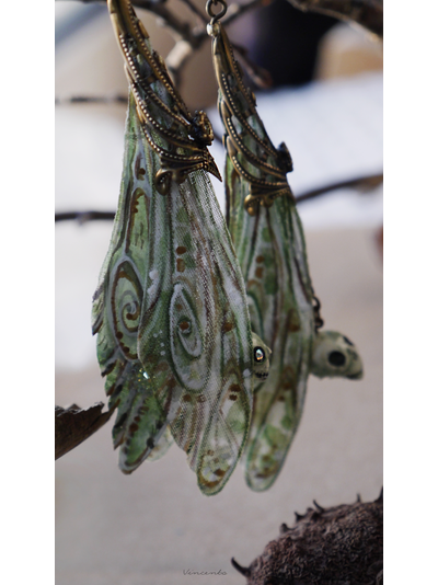 Серьги-крылья "Ветер Мглистой Гавани" из шёлка с кристаллами