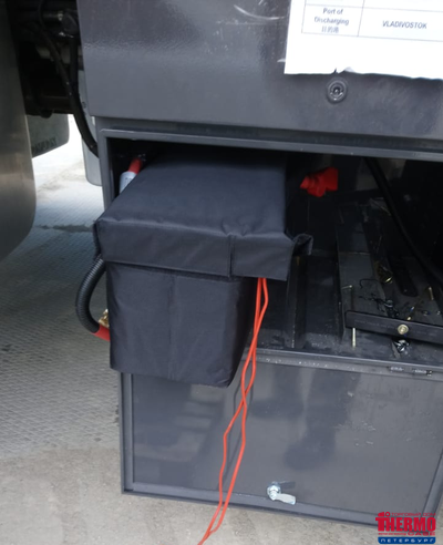 Комплект термозащиты АКБ автокранов и фронтальных погрузчиков КТЗГ-А7+ (КОМПЛЕКТ ИЗ 2-Х ТЕРМОСОВ С ОТДЕЛЬНОЙ КРЫШКОЙ ДЛЯ 2-Х АКБ с НАГРЕВАТЕЛями НТА-2/2+ (круглая клемма d=8mm) АКБ А/h: 120 (E41), Габариты АКБ, мм: (402-408)x(171-175)x(215-235)