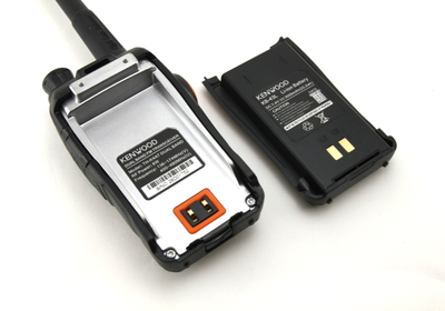 Рация Kenwood TH-K4AT Dual Band VHF+UHF (136-174MHz/400-470MHz), 8W, 3000mAh Li-ion, с гарнитурой