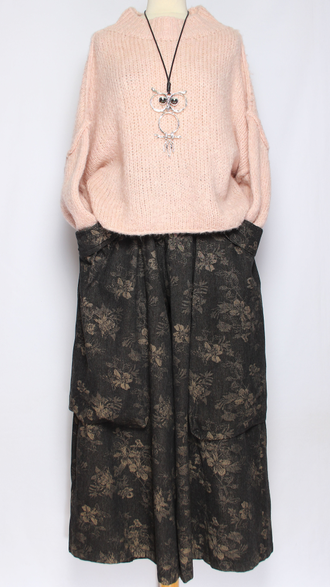 БРЮКИ-ЮБКА джинс-гобелен "КРЕАТИВНЫЕ КАРМАНЫ" размытые цветы черные, синии  р.46-54