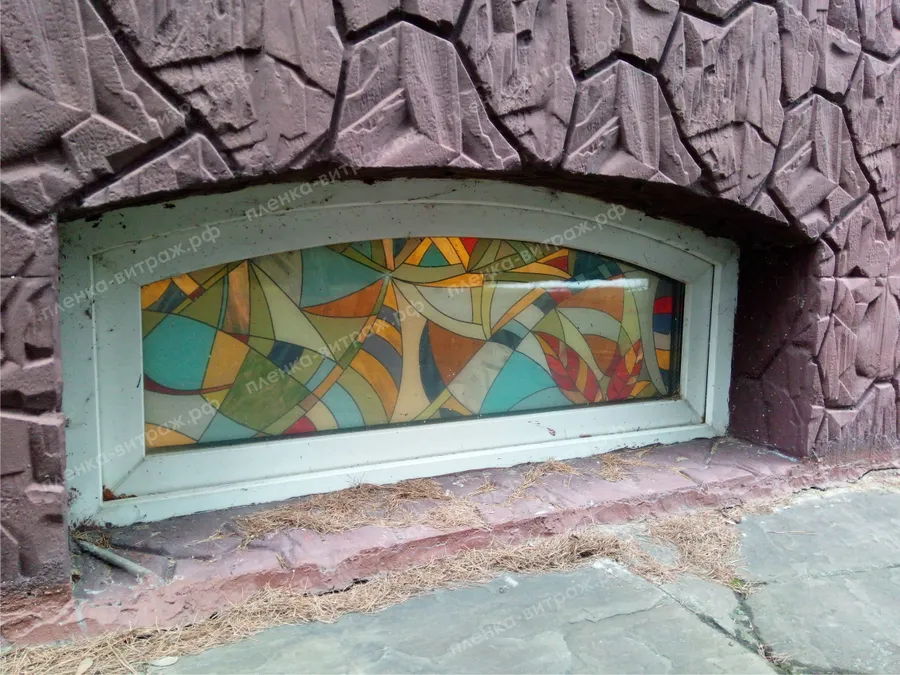 Пленка Витраж на окне фото с улицы днем