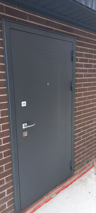 ЙОШКАР-ОЛА. АНТАРЕС. СТАЛЬ 2 мм. ТЕХНО СТРОНГ 115/ 129. МУАР СЕРЫЙ (Ral 7024)/ РОВНАЯ СЕРАЯ с ЧЕРНЫМ ГОРИЗОНТАЛЬНЫМ МОЛДИНГОМ