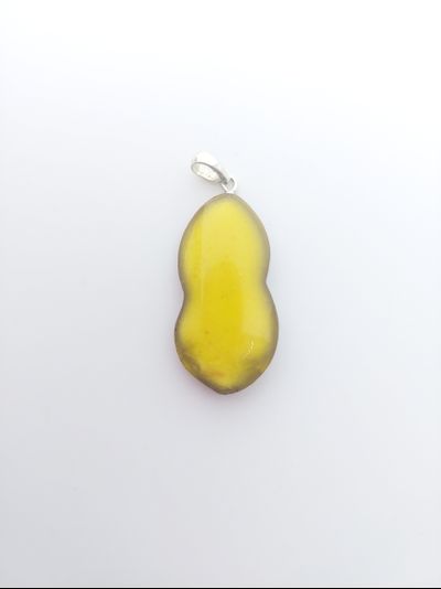 Кулон из белого янтаря с окантовкой