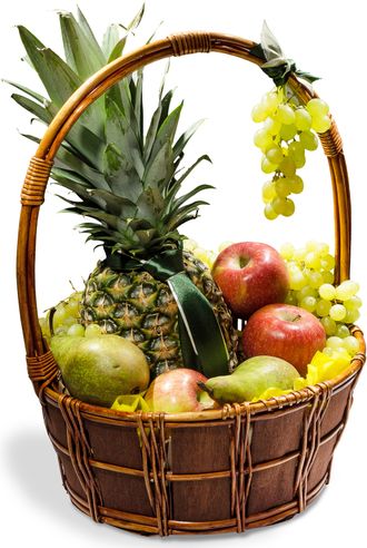 Фруктовая корзина с ананасом, яблоками, грушами, виноградом