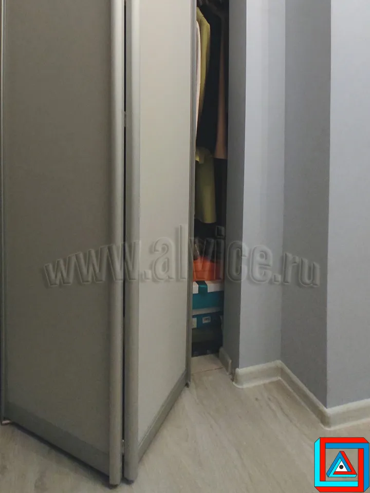 Фото 16 - Складная дверь - исполнение "парковки" из плинтуса