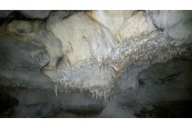 Анемолит в виде когтя, пещера Таврская