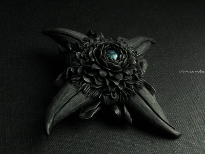 Готическая брошь "Цветок Ворона" по мотивам сериала "Рейвенсвуд"