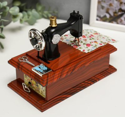 Шкатулка музыкальная механическая "Швейная машинка" 9,5х18х13,5 см