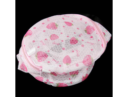 Сеточка превосходно пропускает моющие средства к белью и препятствует повреждениям ваших вещей.