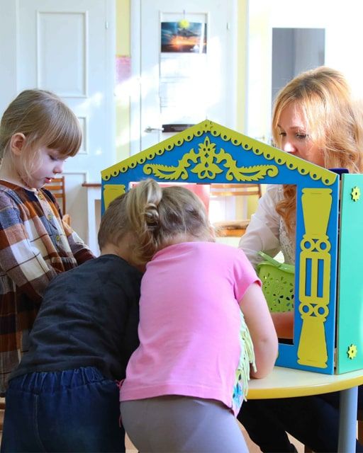 работа в саду в люберцах. работа в саду в люберцах. детский сад синяя птица. покажи садик синяя птица внутри. адаптация детского сада для инвалидов.