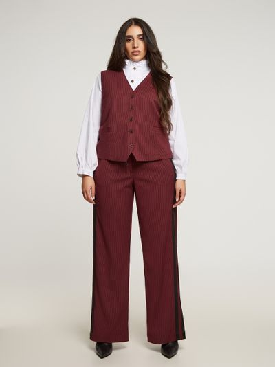 Жилет в полоску в черном и бордо цвете