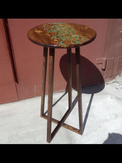 столик для кафетерия с рекой