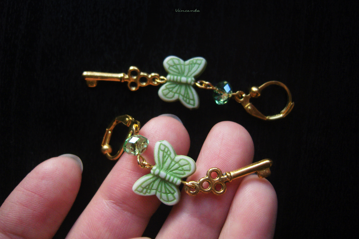 Необычные серьги с бабочками (феями-мотыльками), золотыми ключиками и чешским стеклом, бохо