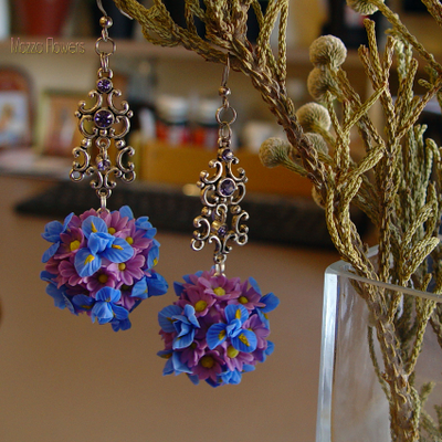 Серьги с ирисами и хризантемами.