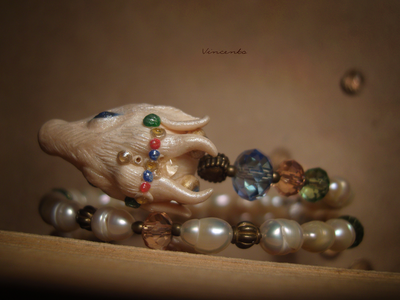 Браслет с жемчугом и хрустальными бусинами "Однажды в сказке. Козочка и Барашек"