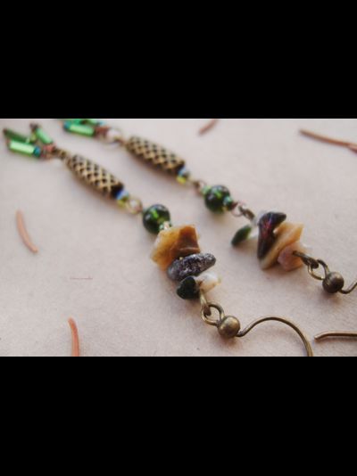 &quot;Сокровище хвойного леса&quot;, бохо-серьги с кварцем и чешским бисером