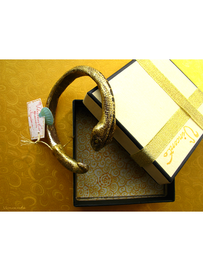 Золотая змейка. Браслет в виде змеи из полимерной глины