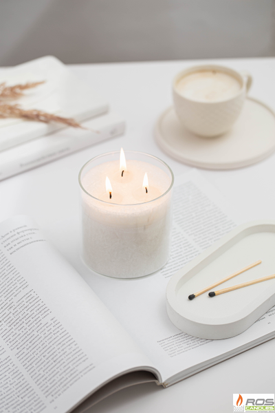 Новогодняя свеча заливная белая с крышкой 10*10см