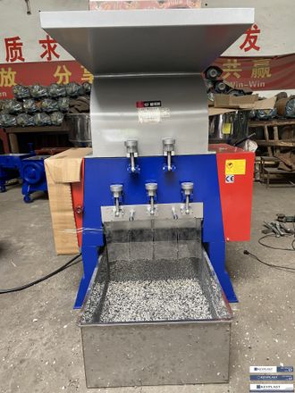 Дробилка для листовых полимерных материалов