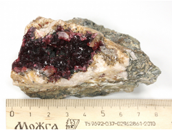 Эритрин, кристаллы на породе, коллекционный образец, Марокко (79*47*45 мм, 204 г) №28826