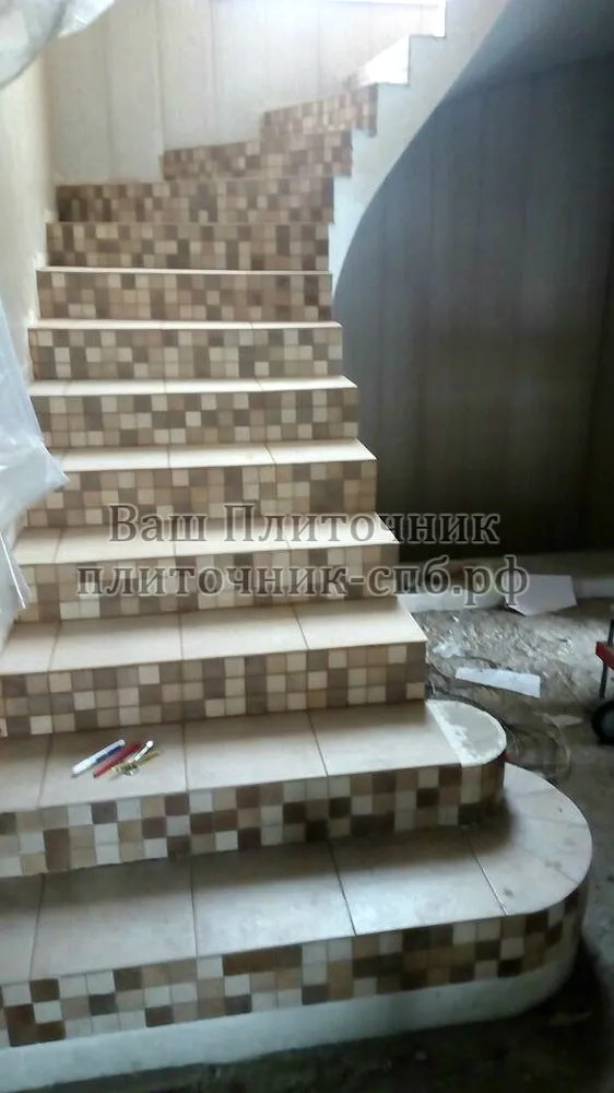 Облицовка ступеней лестницы керамогранитом и мозаикой