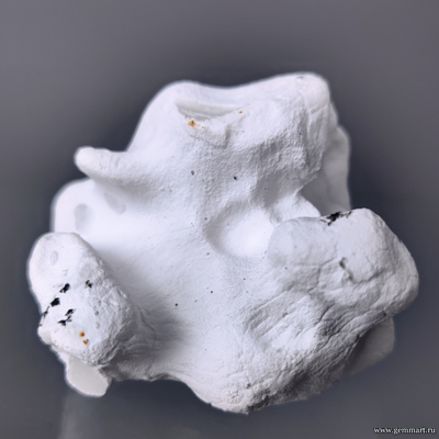 Кахолонг с корочкой кенияита. Южный Урал. Россия. 65*57*60мм