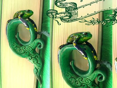 Тропическая лягушка. Необычный кулон - подвеска в виде лягушки (кулон-лягушка) из полимерной глины