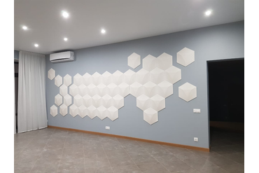 Начало монтажа. Фото неокрашенных панелей.