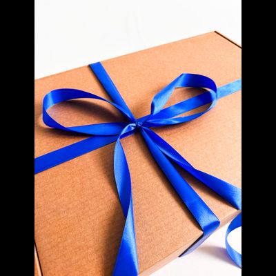 Огромная подарочная коробка GILEV 52x38x22 см с наполнителем и синей лентой