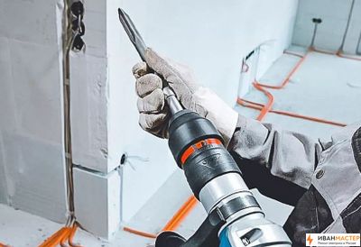 Штробление бетонной стены квартиры ИВАНМАСТЕР